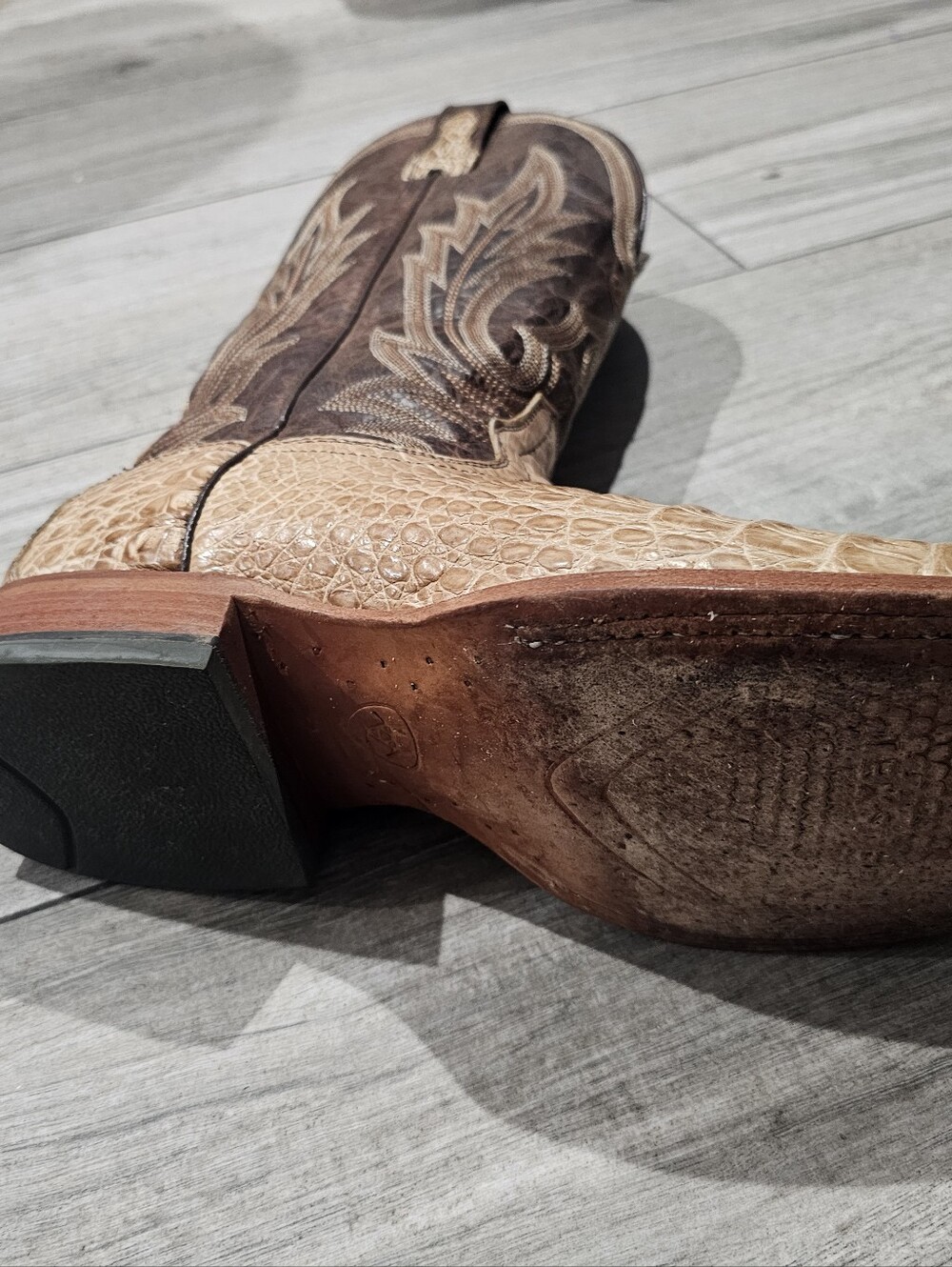 Used Men's Ariat Size 11.5 Caiman Cowboy Boots - Picture 8 of 9